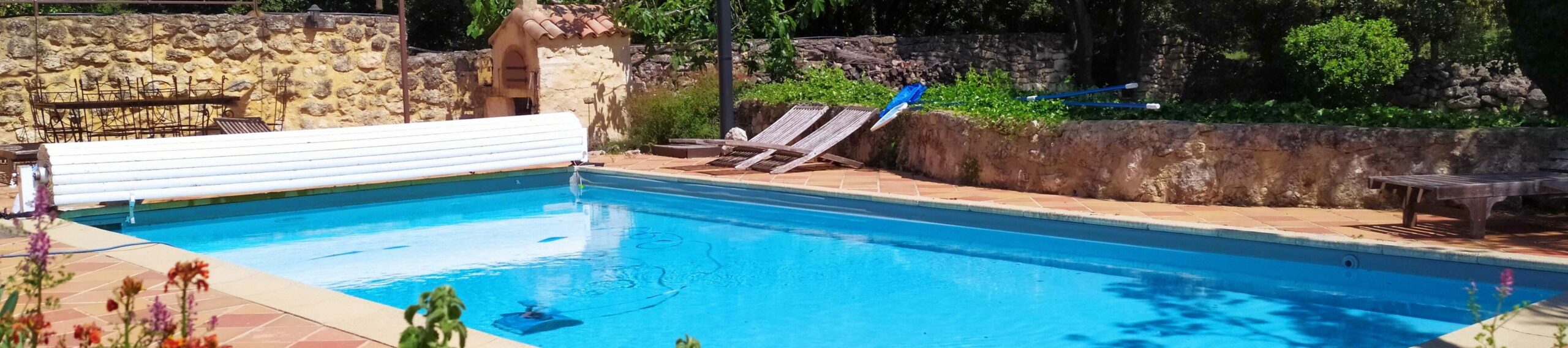 Un espace piscine et convivialité